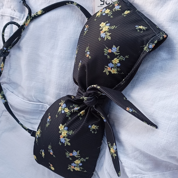 Lily loves bikini top 8 - Picture 2 of 3